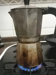 Cafetera italiana quemada